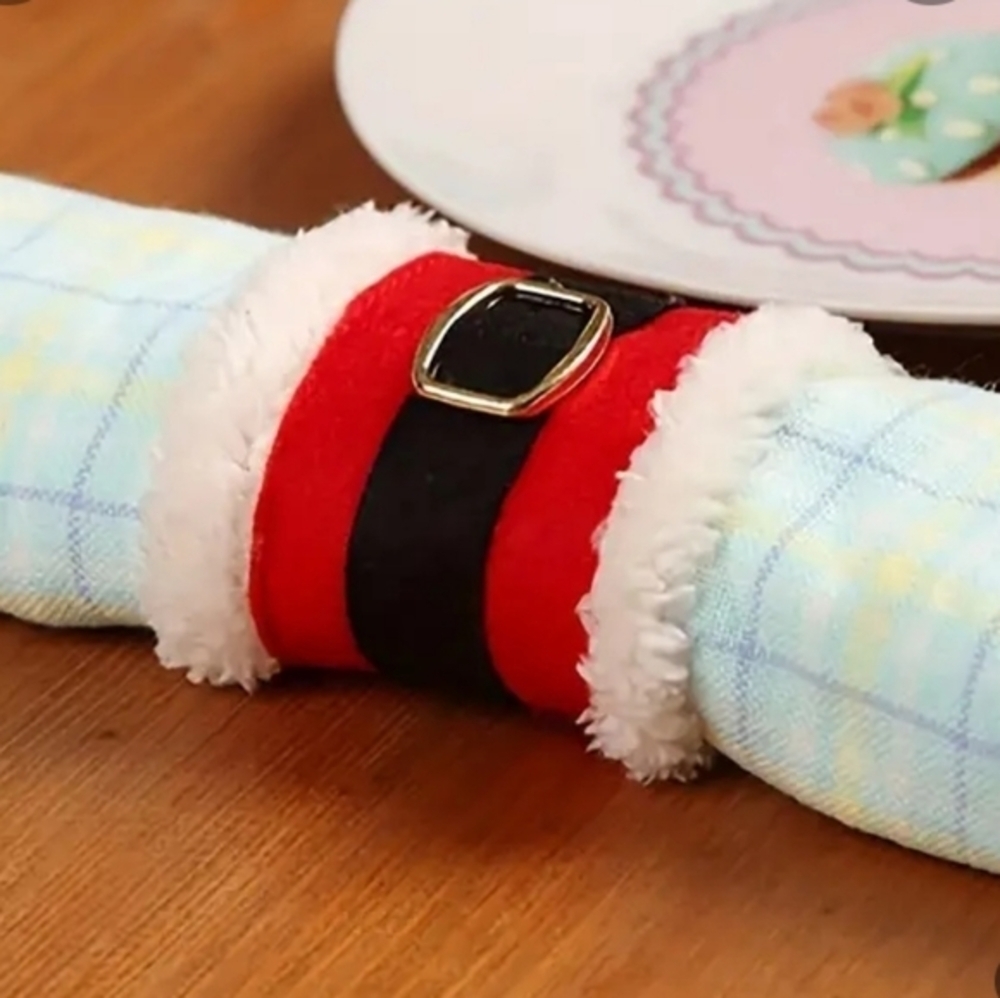4pcs Christmas Buckle Santa Belt Festive Napkin Holders. NEW NWT. - Picture 1 of 11